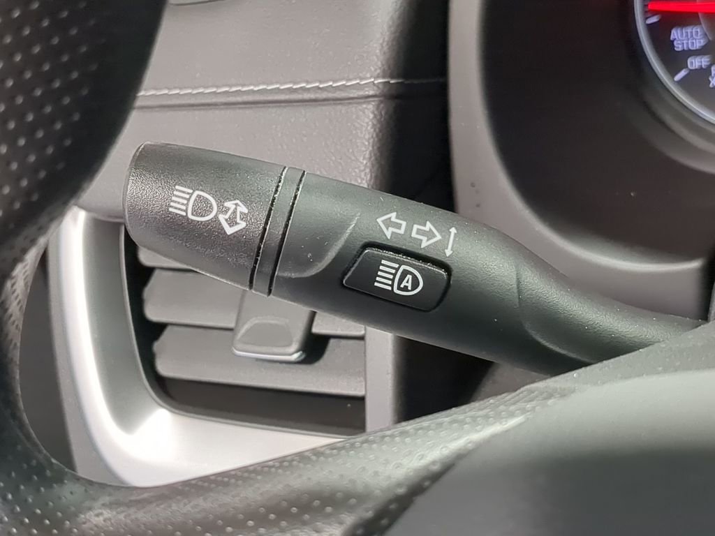 Used 2023 GMC Terrain SLE w/ Driver Convenience Package image 33