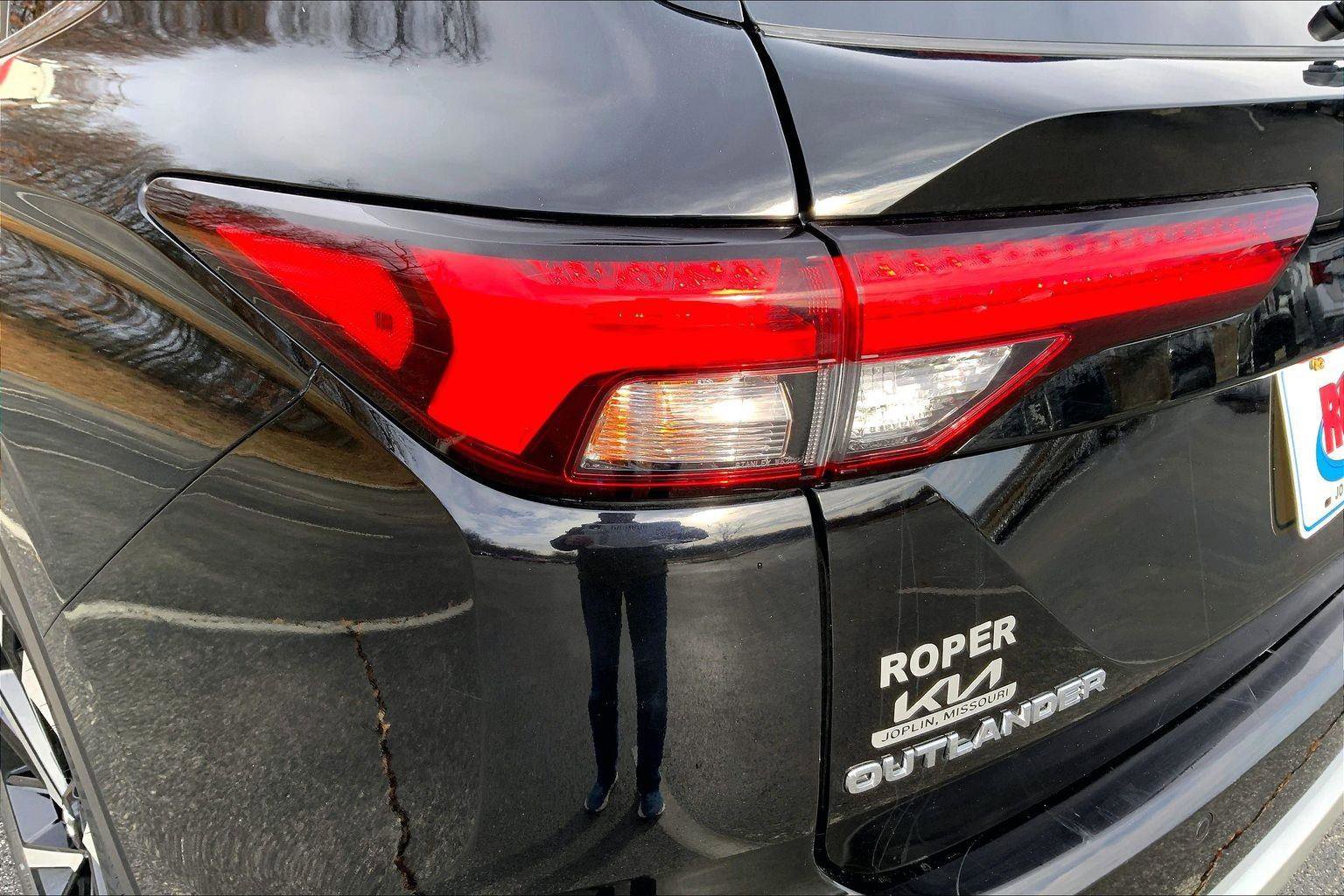 Used 2024 Mitsubishi Outlander SE image 29