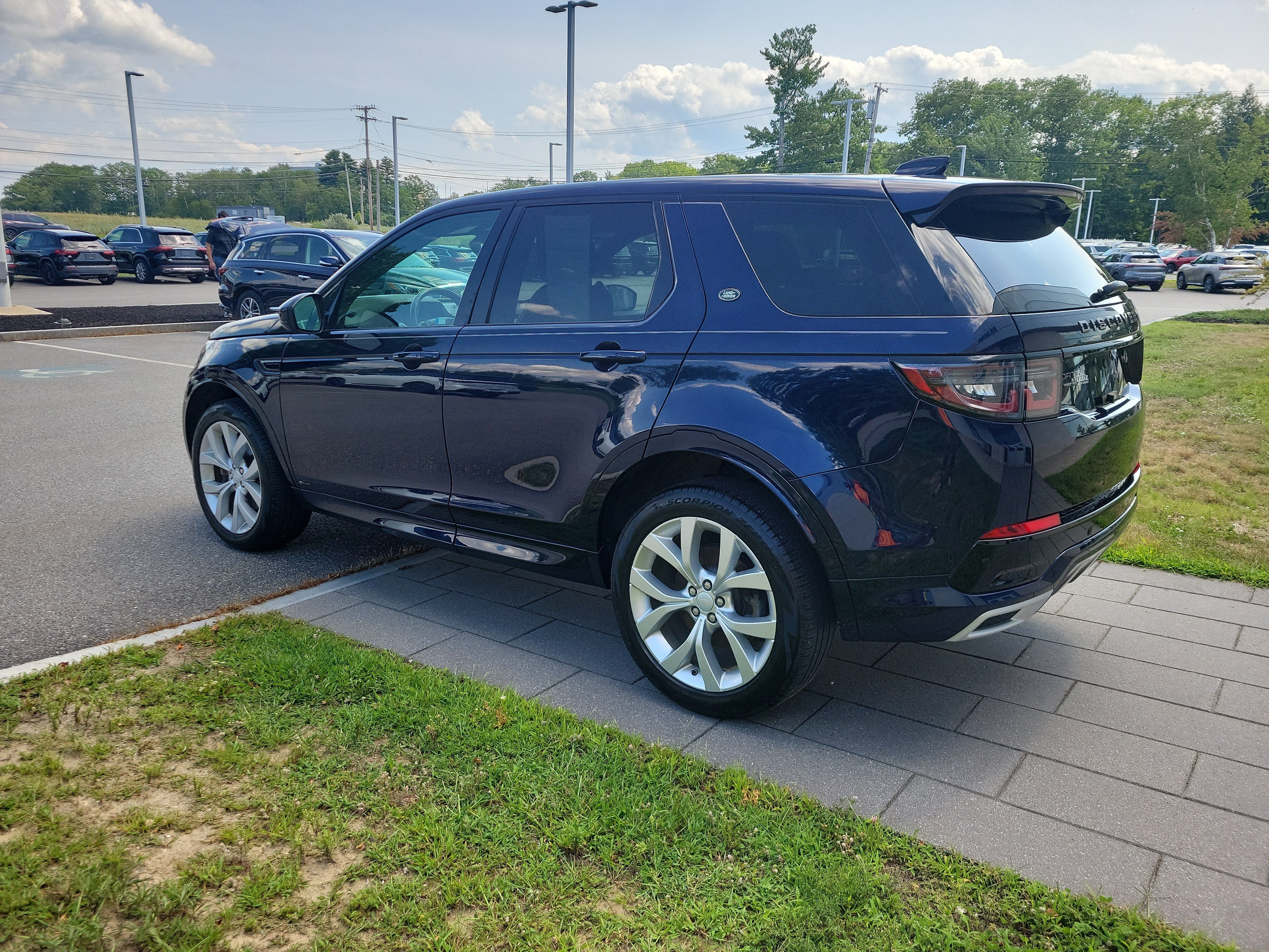 Used 2020 Land Rover Discovery Sport HSE R-Dynamic AWD/4WD image 5