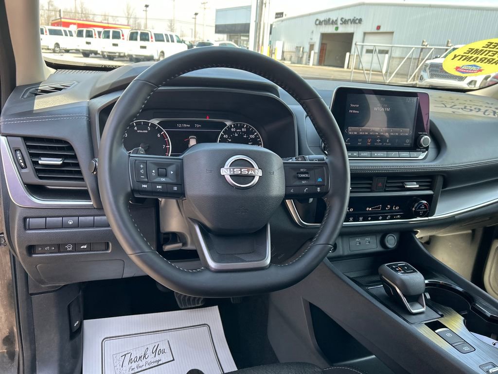 Used 2025 Nissan Rogue SV FWD image 13