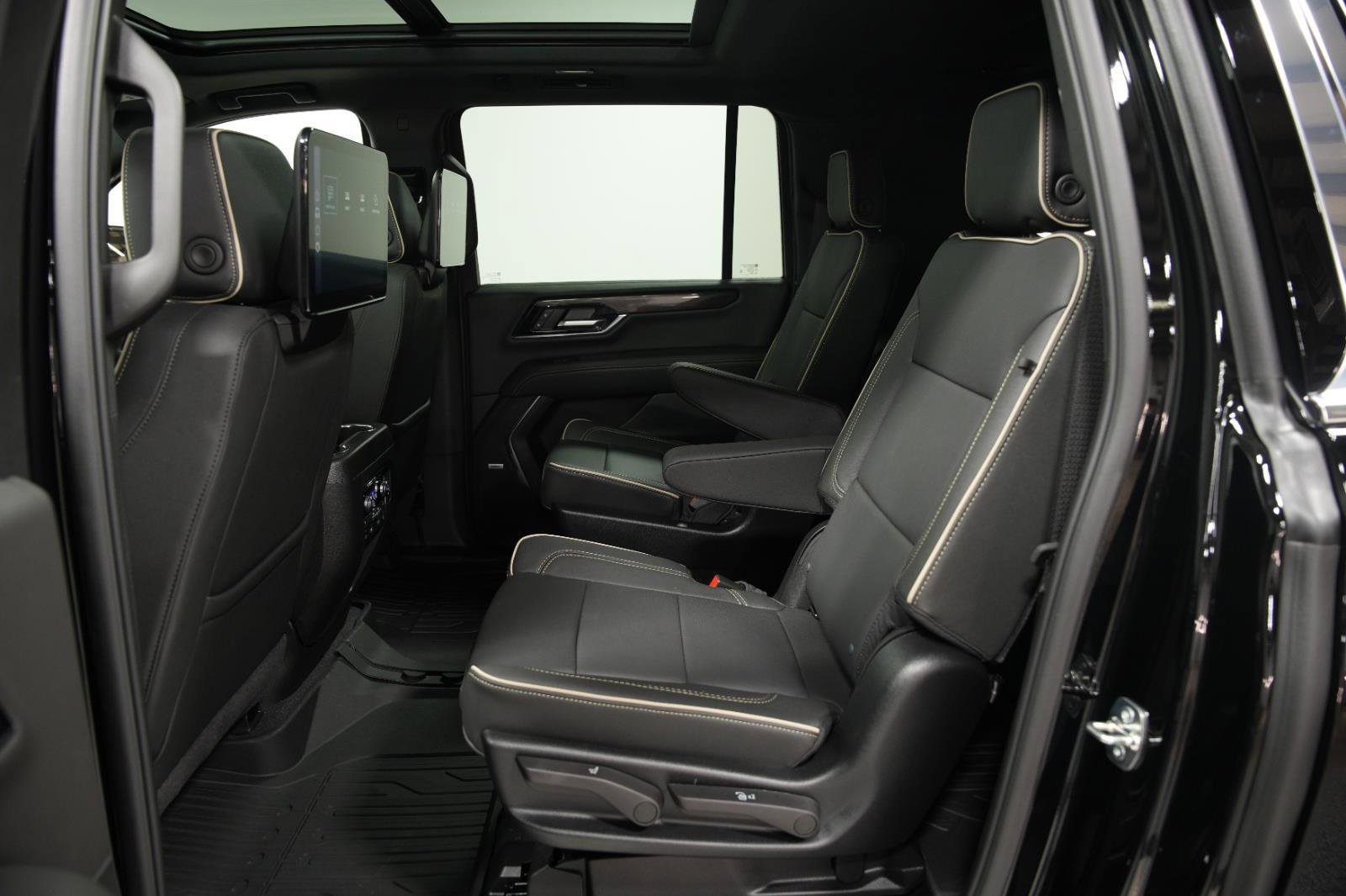 New 2026 GMC Yukon XL Elevation w/ Elevation Premium Package AWD/4WD image 23