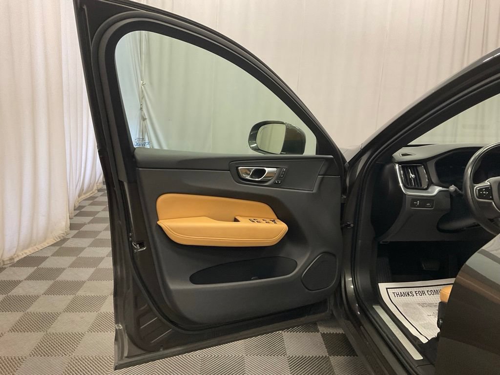 Used 2020 Volvo XC60 T5 Momentum w/ Protection Package Premier AWD/4WD image 24