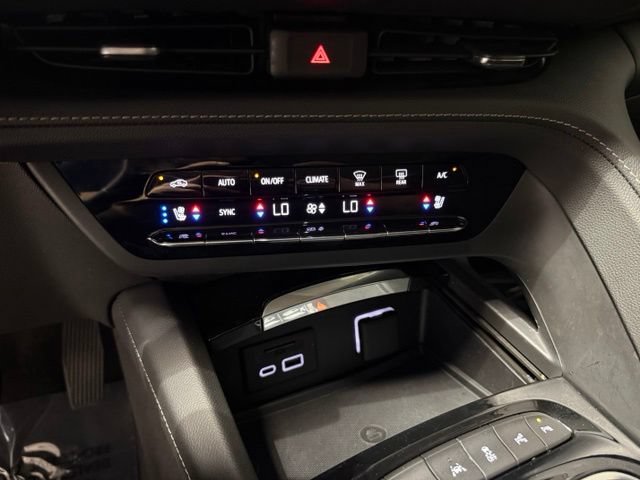 Used 2023 Buick Envision Avenir AWD/4WD image 23