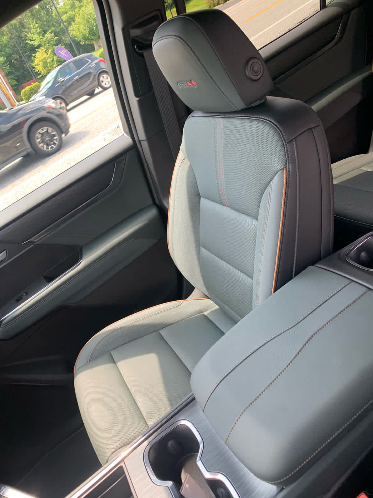 Used 2025 GMC Acadia AT4 AWD/4WD image 20