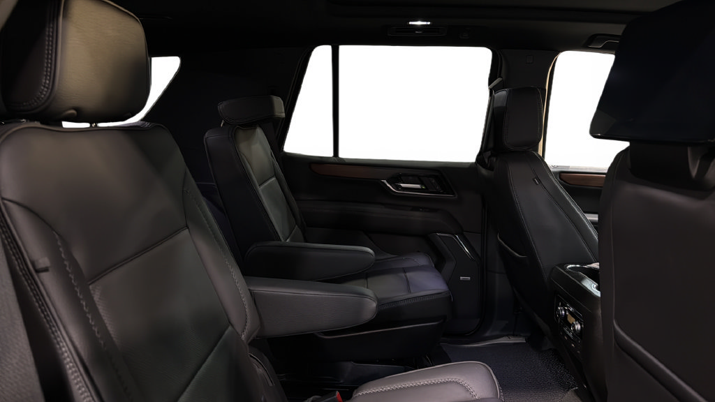 Used 2025 GMC Yukon Denali w/ Denali Reserve Package AWD/4WD image 17