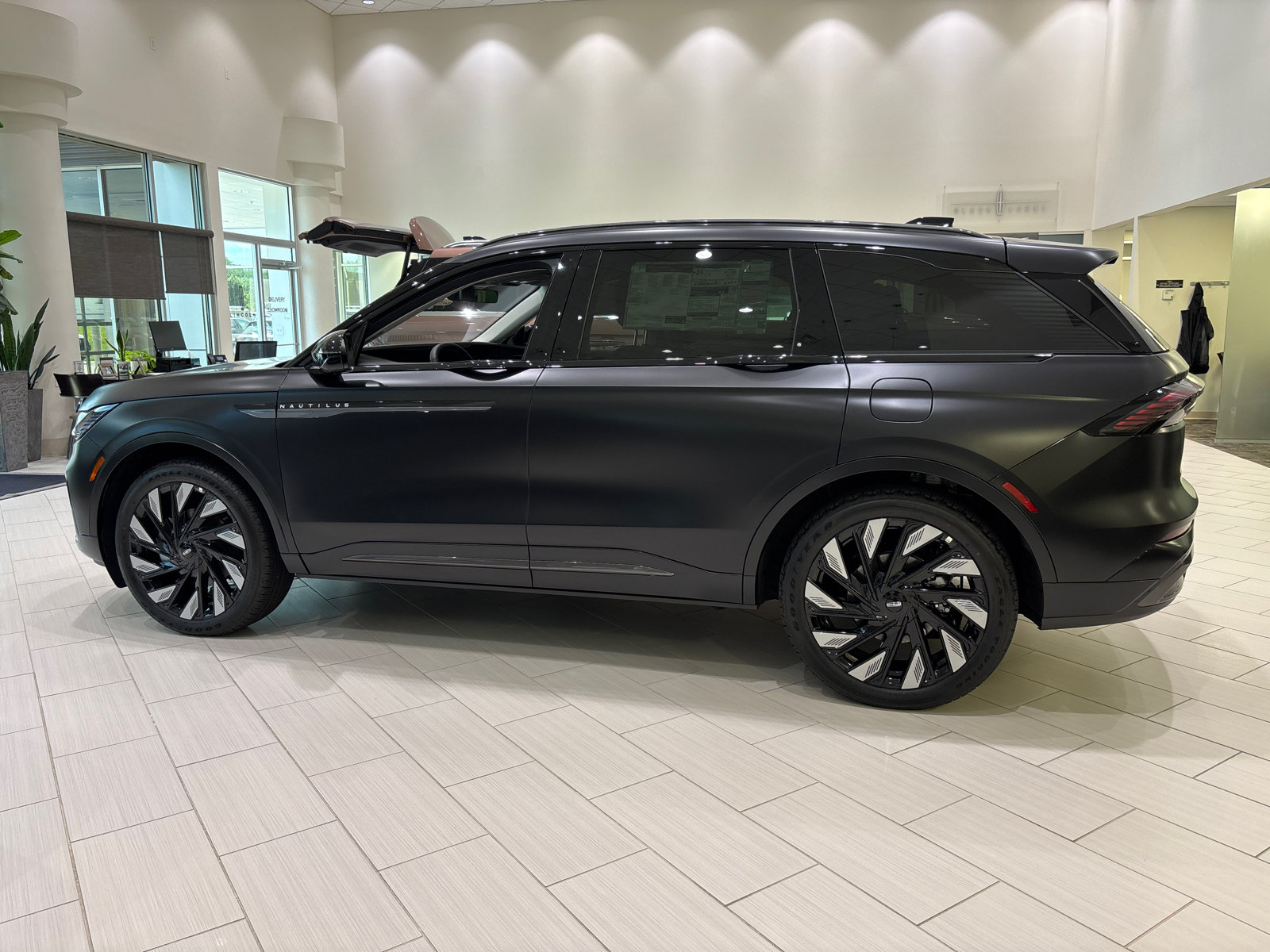 New 2026 Lincoln Nautilus Reserve w/ Jet Appearance Package AWD/4WD image 5