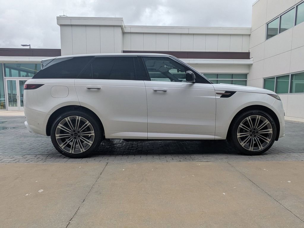 New 2026 Land Rover Range Rover Sport Dynamic SE image 4