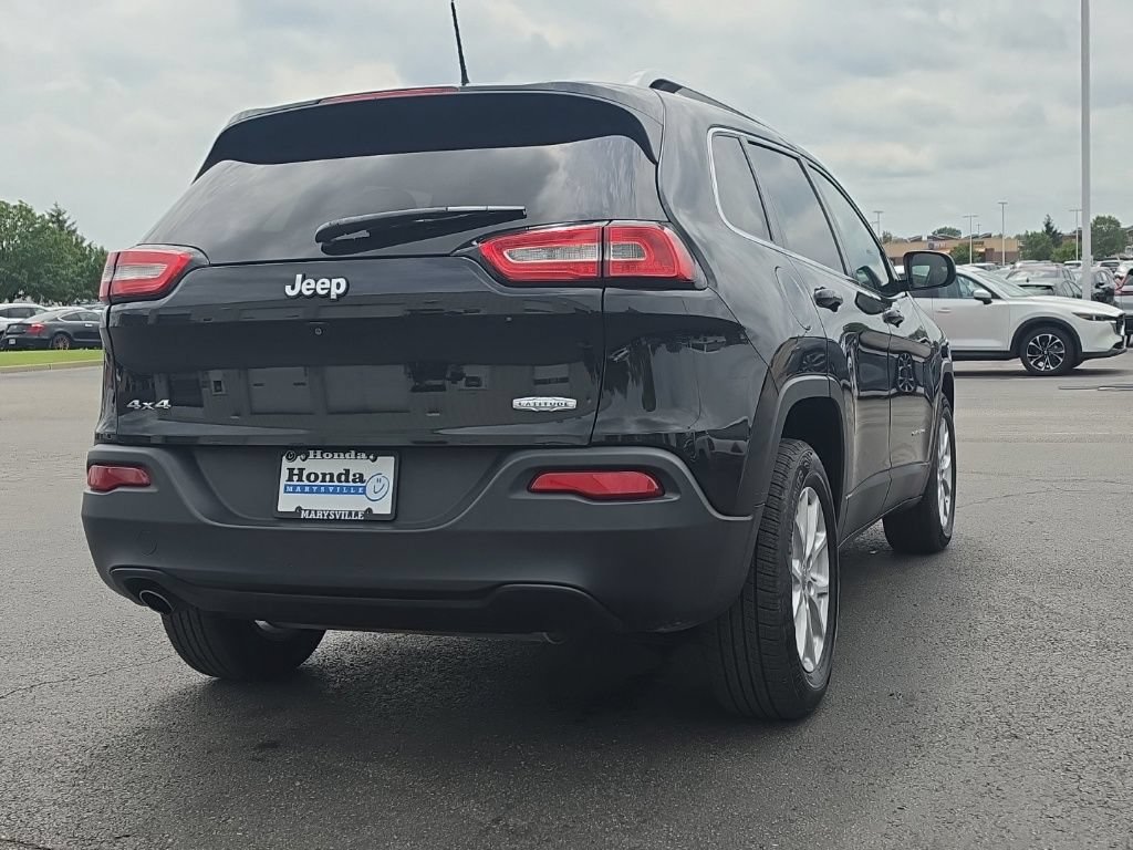 Used 2016 Jeep Cherokee Latitude w/ Cold Weather Group AWD/4WD image 9