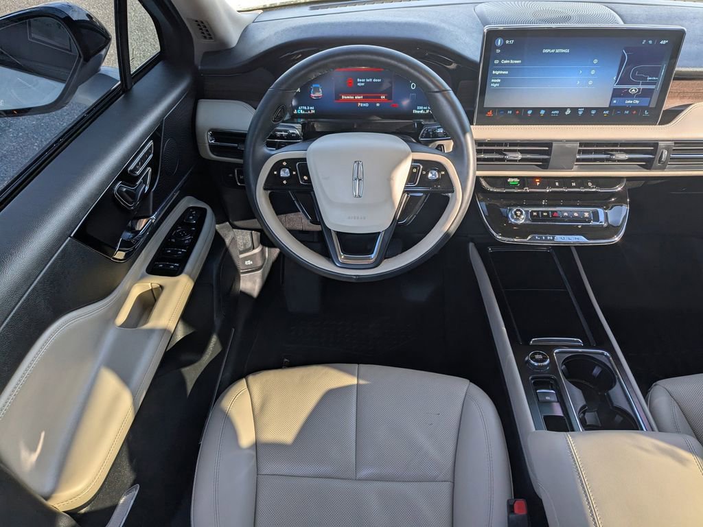 Used 2025 Lincoln Corsair Reserve w/ Jet Appearance Package image 15