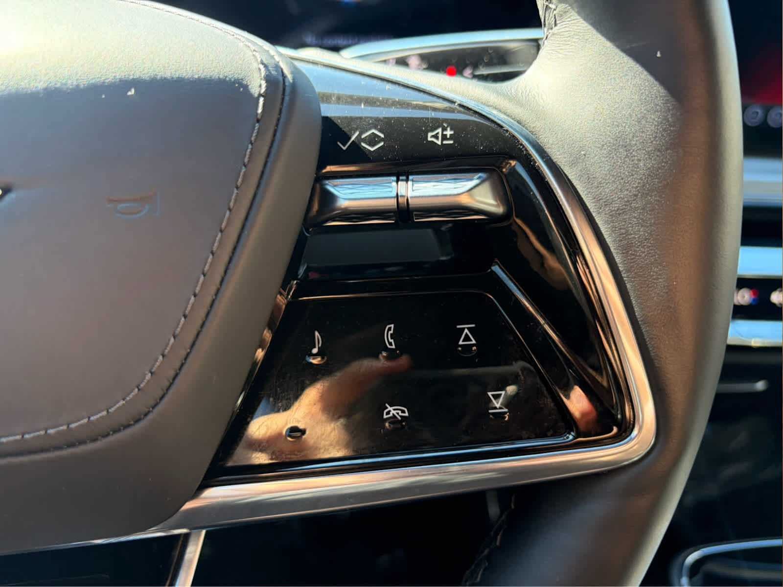 Used 2026 Cadillac Lyriq V AWD/4WD image 10