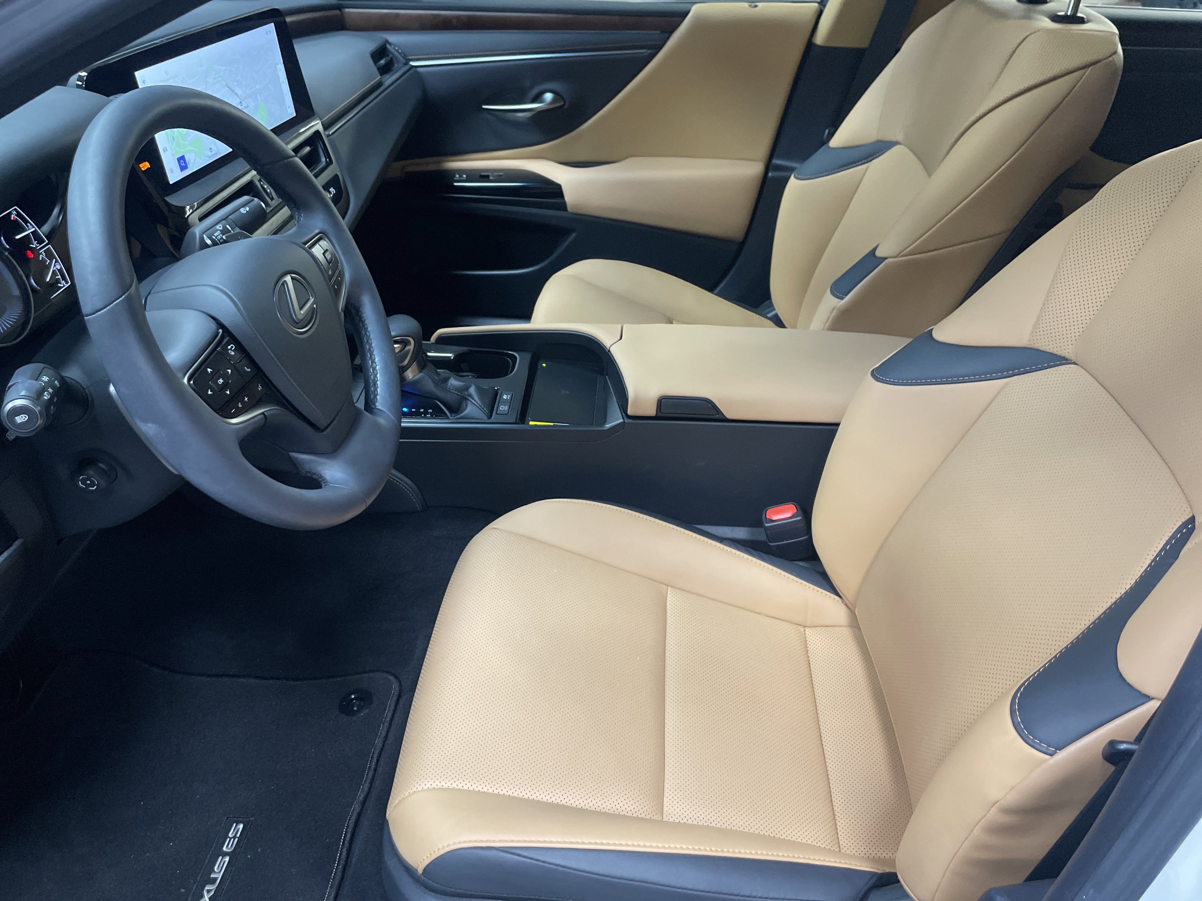 Used 2025 Lexus ES 300h w/ Premium Package image 34