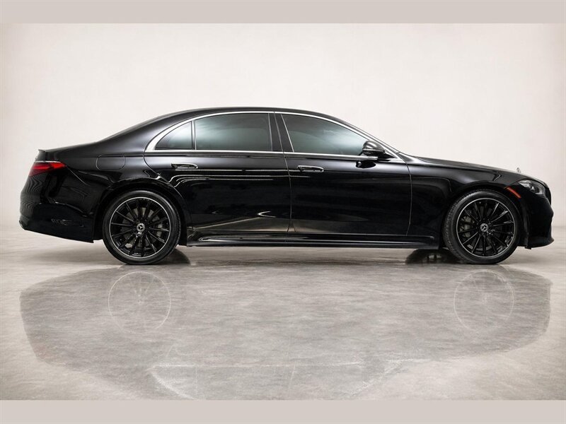Used 2022 Mercedes-Benz S 500 4MATIC w/ AMG Line Package image 3