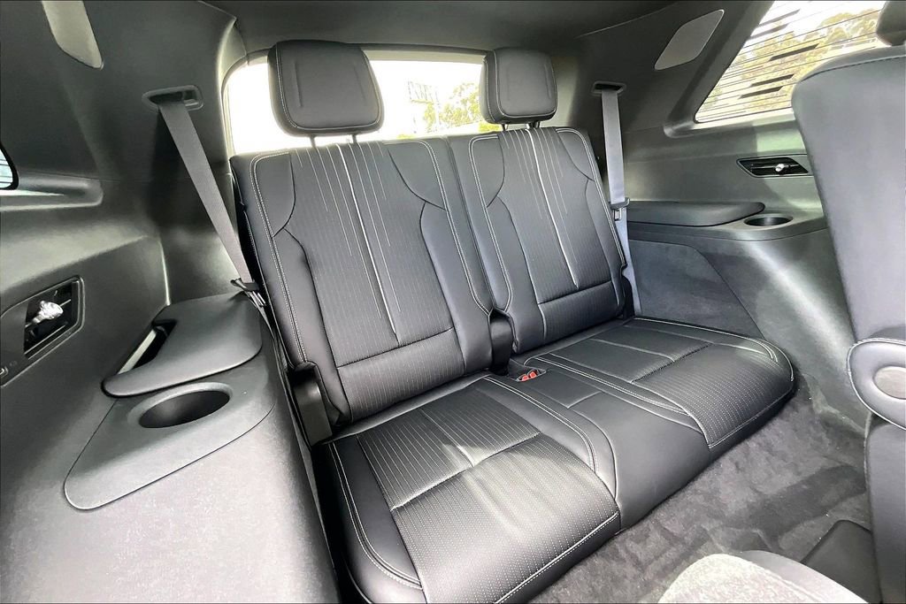 New 2026 Cadillac Vistiq Sport image 30