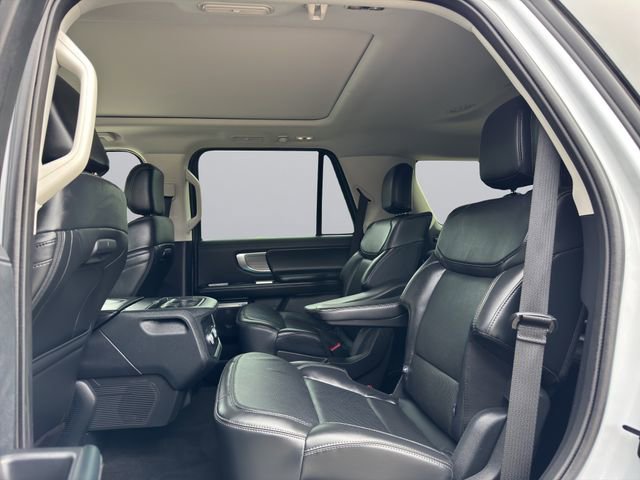 Used 2025 Ford Expedition Platinum image 13