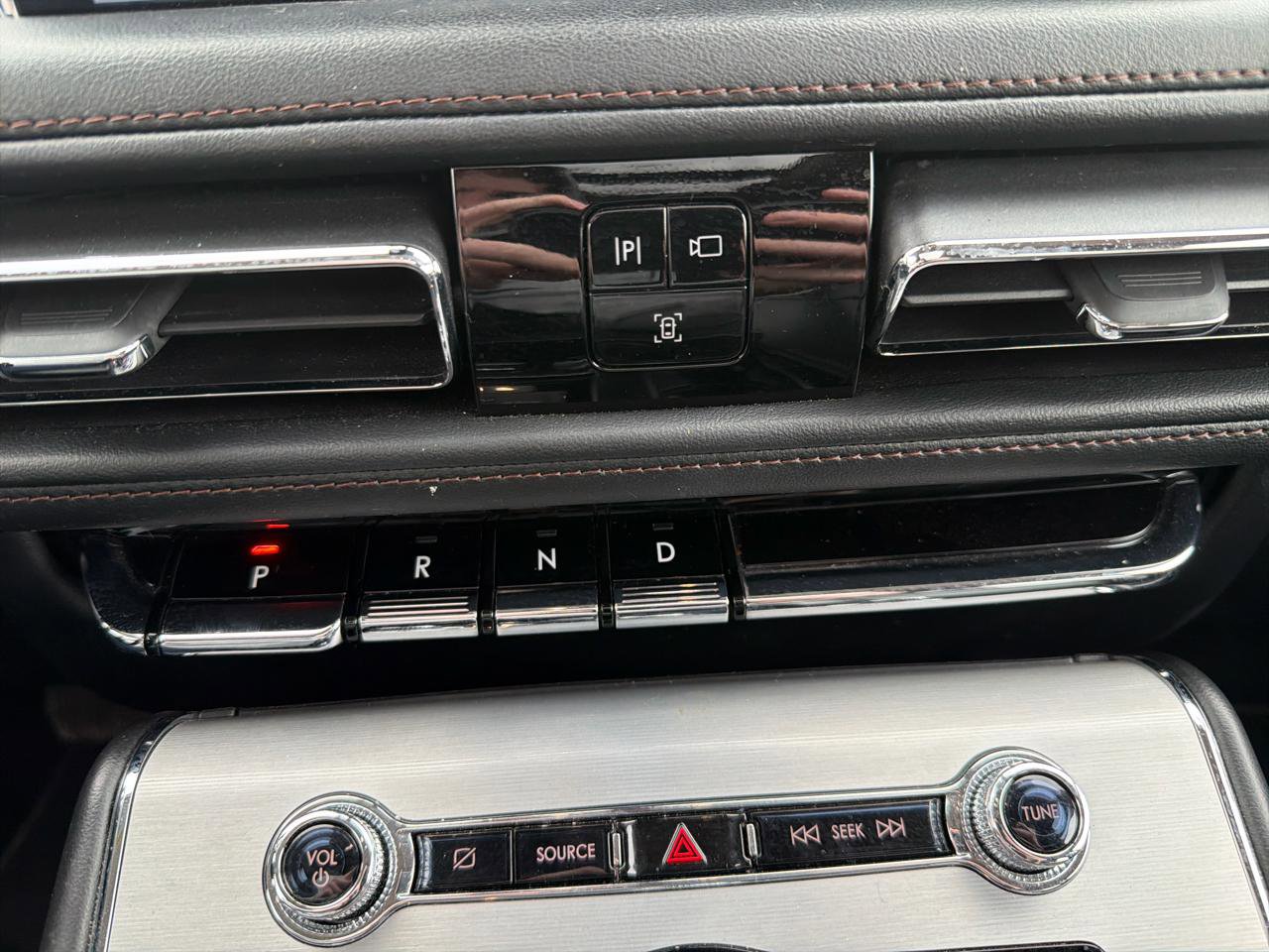 Used 2023 Lincoln Aviator Standard AWD w/ Premium Package image 24