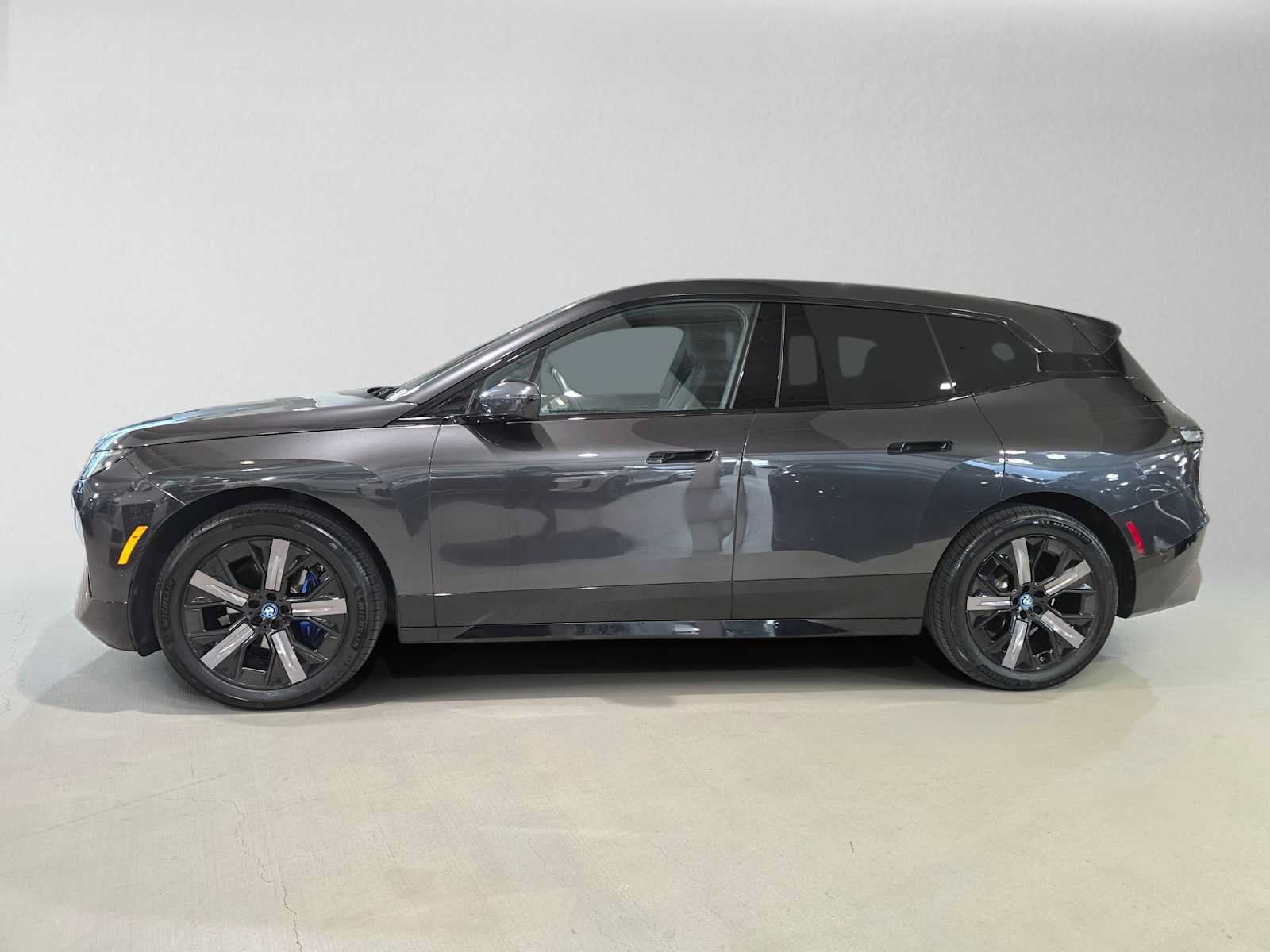 Used 2024 BMW iX xDrive50 w/ Sport Package AWD/4WD image 6
