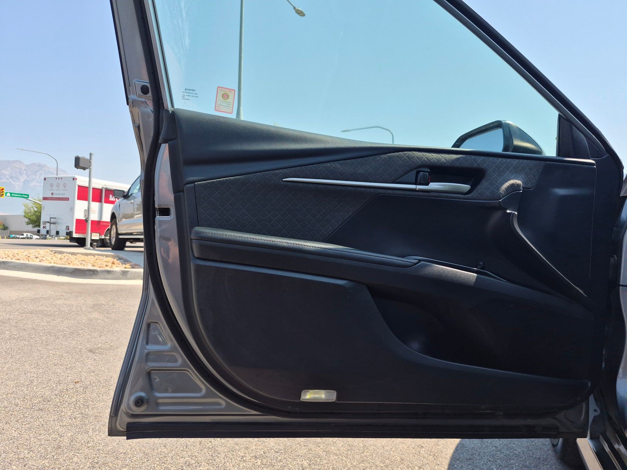 Used 2025 Toyota Camry XLE FWD image 14