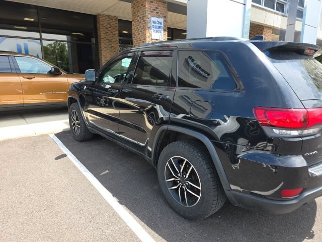 Used 2019 Jeep Grand Cherokee Trailhawk w/ Trailhawk Luxury Group AWD/4WD image 11