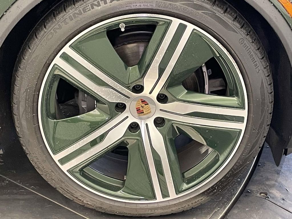 Certified 2025 Porsche Macan 4 Electric image 14