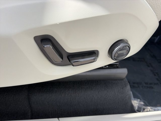 Used 2023 Volvo XC90 B6 Plus w/ Protection Package Premier AWD/4WD image 11