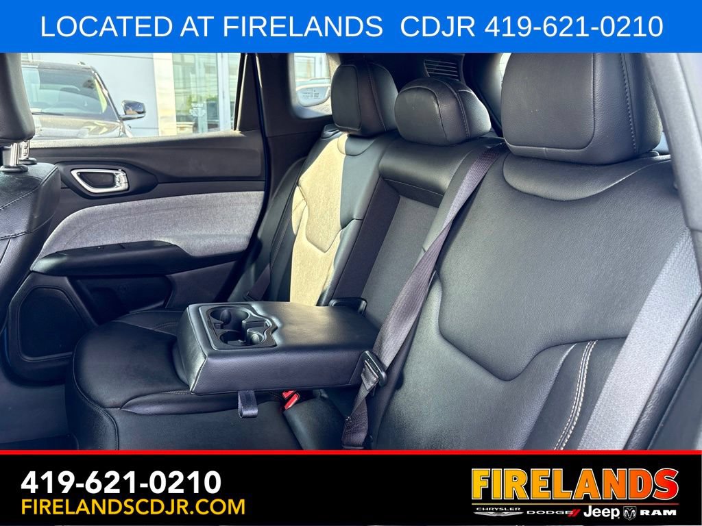 Used 2024 Jeep Compass Latitude w/ Sun and Sound Group AWD/4WD image 14
