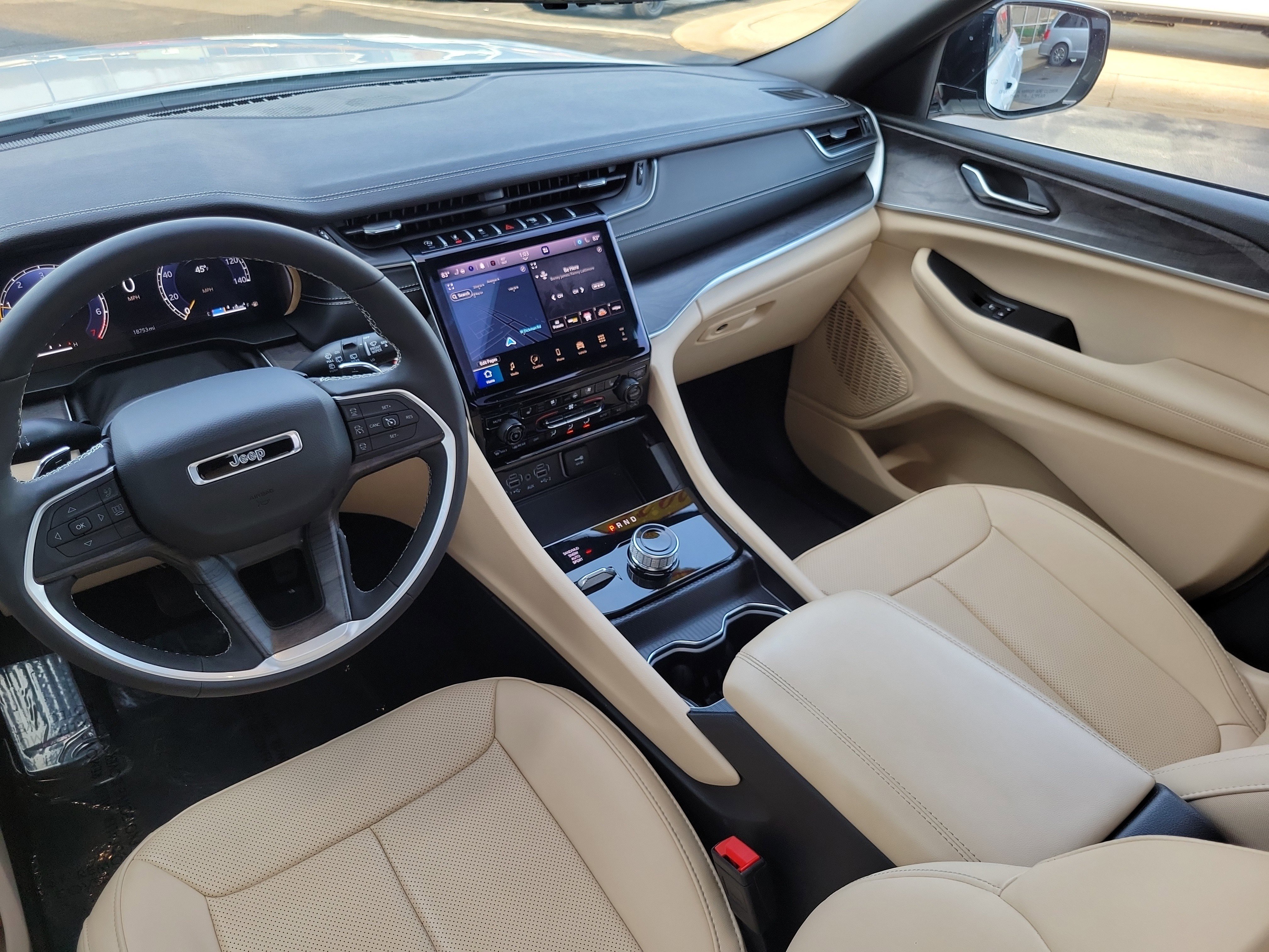 Used 2025 Jeep Grand Cherokee Limited w/ Luxury Tech Group II image 18