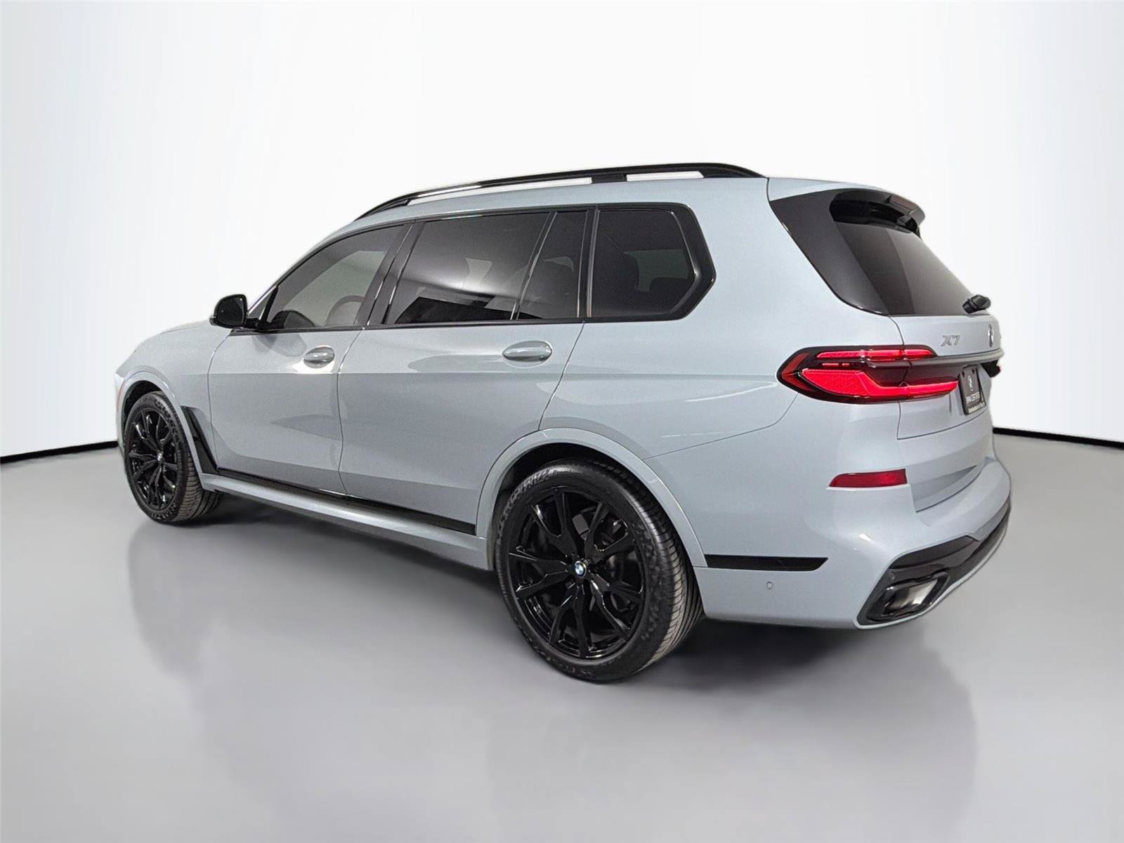 Certified 2026 BMW X7 xDrive40i w/ M Sport Package AWD/4WD image 7
