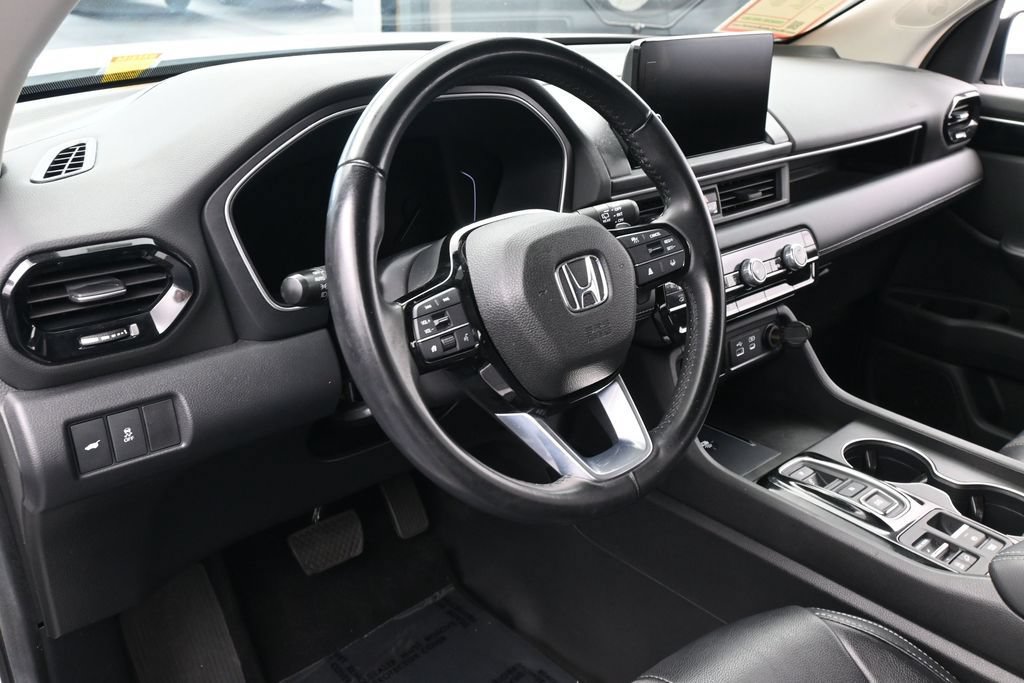 Used 2025 Honda Pilot EX-L image 10