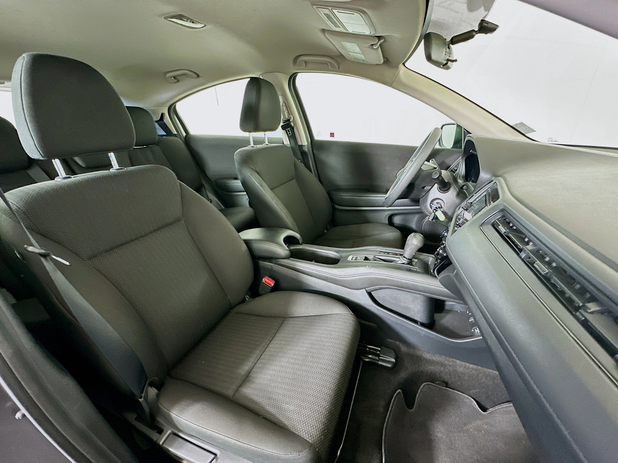 Used 2016 Honda HR-V LX image 28