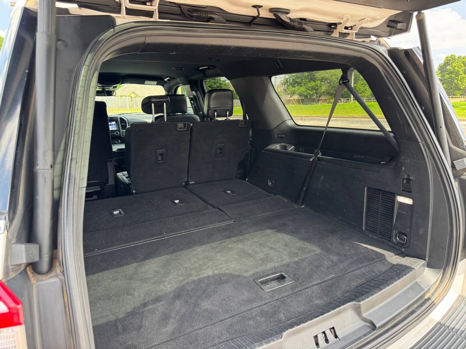 Used 2019 Ford Expedition Max XLT w/ Equipment Group 202A AWD/4WD image 17