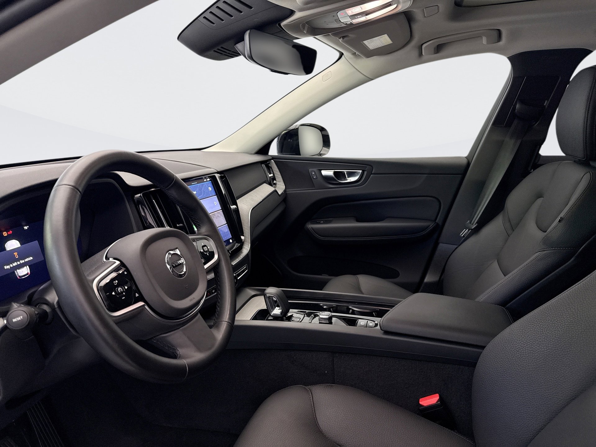 Used 2025 Volvo XC60 B5 Plus image 9