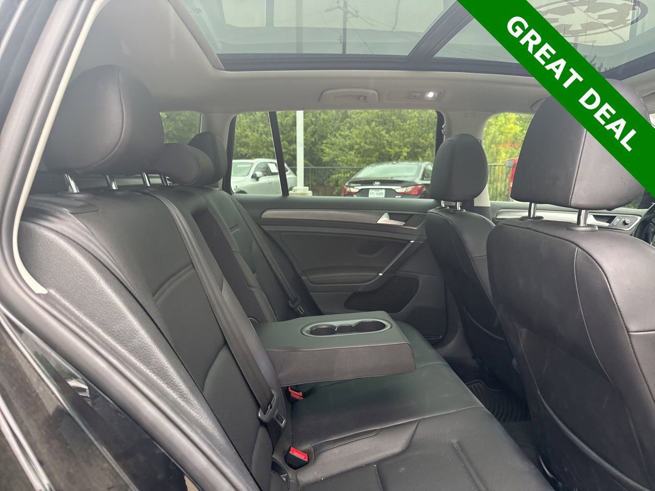 Used 2019 Volkswagen Golf SE image 11