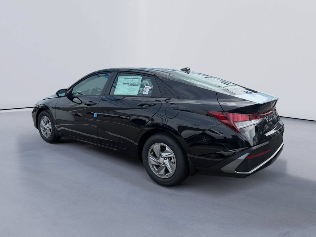 New 2026 Hyundai Elantra SE FWD image 3