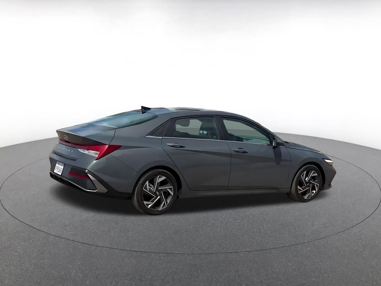 Used 2025 Hyundai Elantra SEL image 15