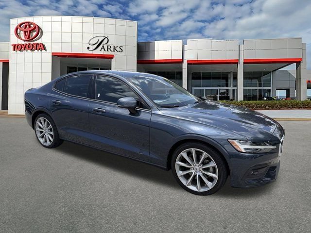 Used 2021 Volvo S60 T5 Momentum w/ Premium Package FWD image 1