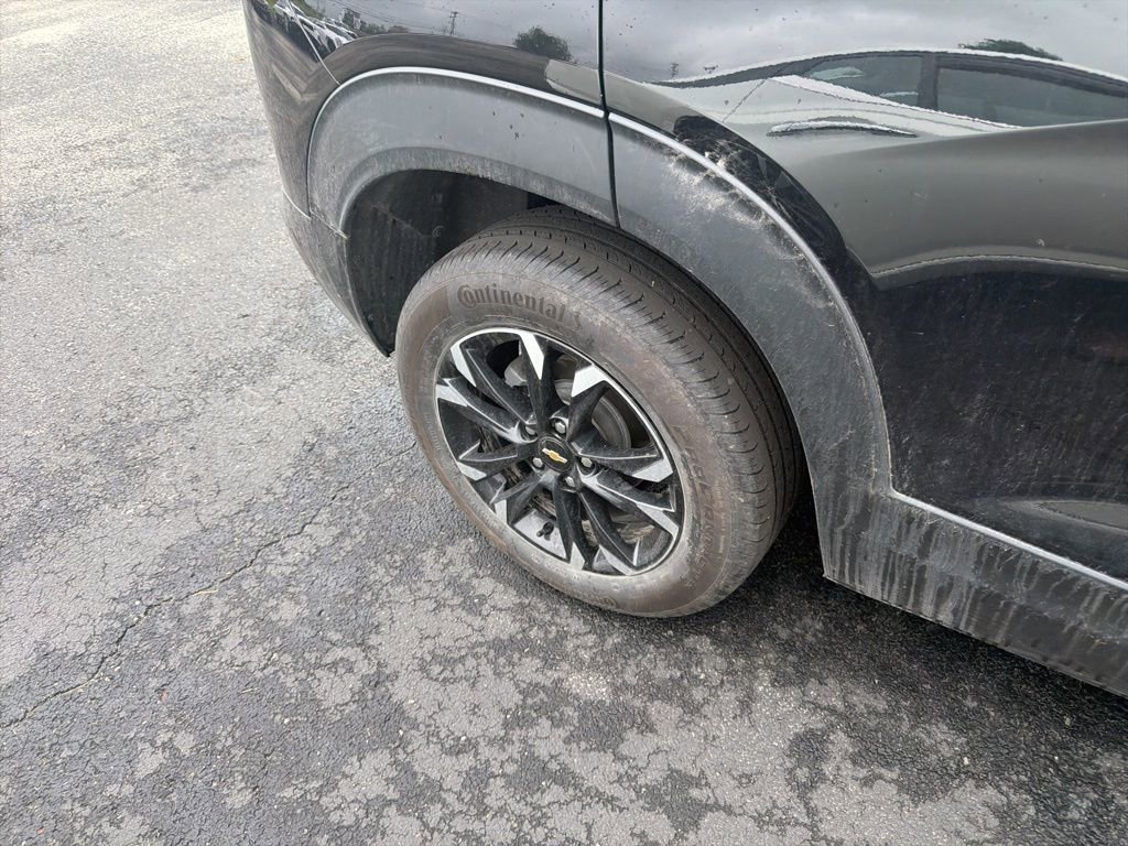 Certified 2023 Chevrolet TrailBlazer LT w/ Convenience Package FWD image 3