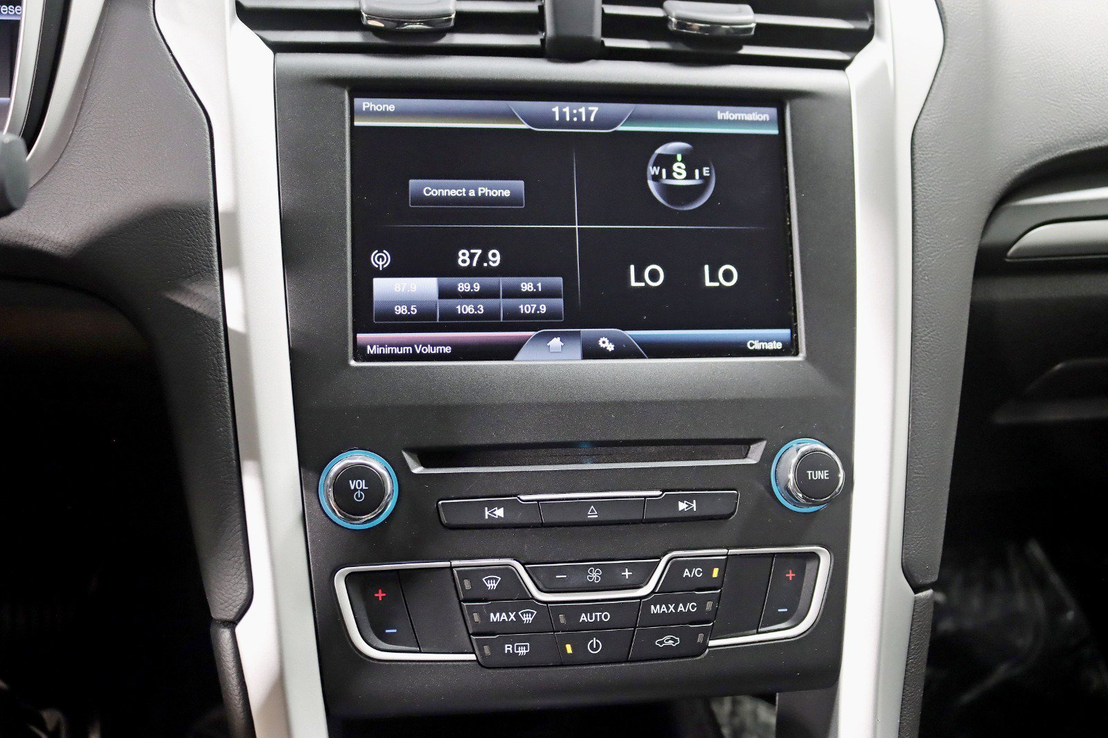 Used 2016 Ford Fusion SE FWD image 17