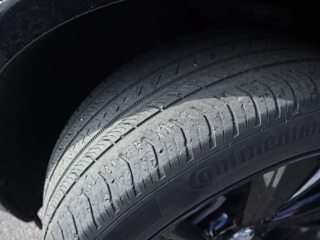 Used 2022 Buick Envision Essence w/ Technology Package I FWD image 14