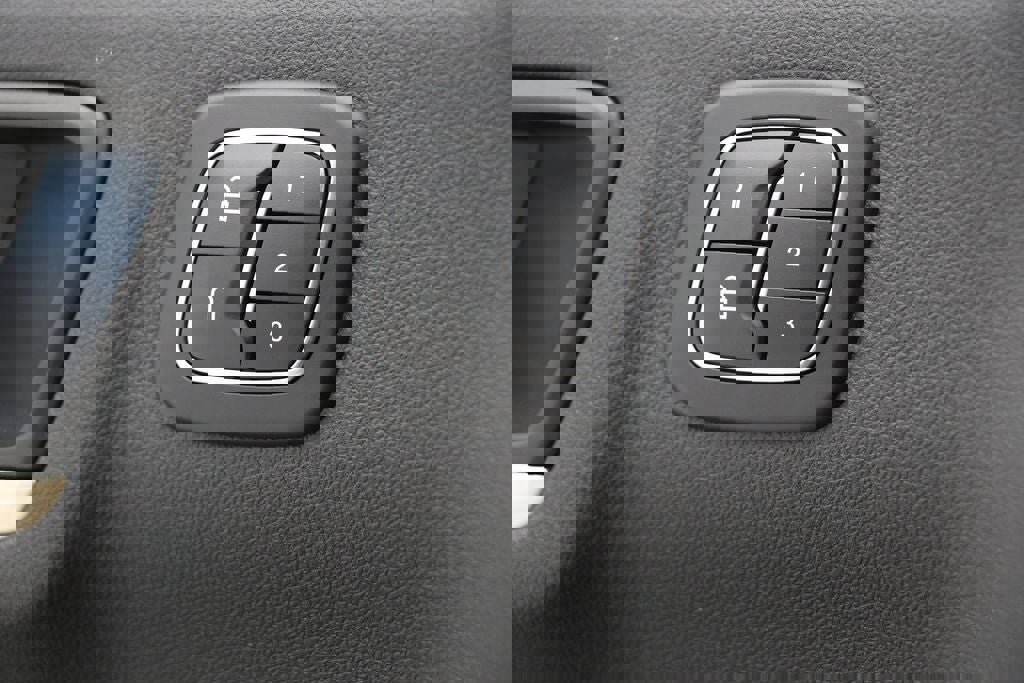 Used 2022 Ford Escape Titanium w/ Titanium Elite Package image 28