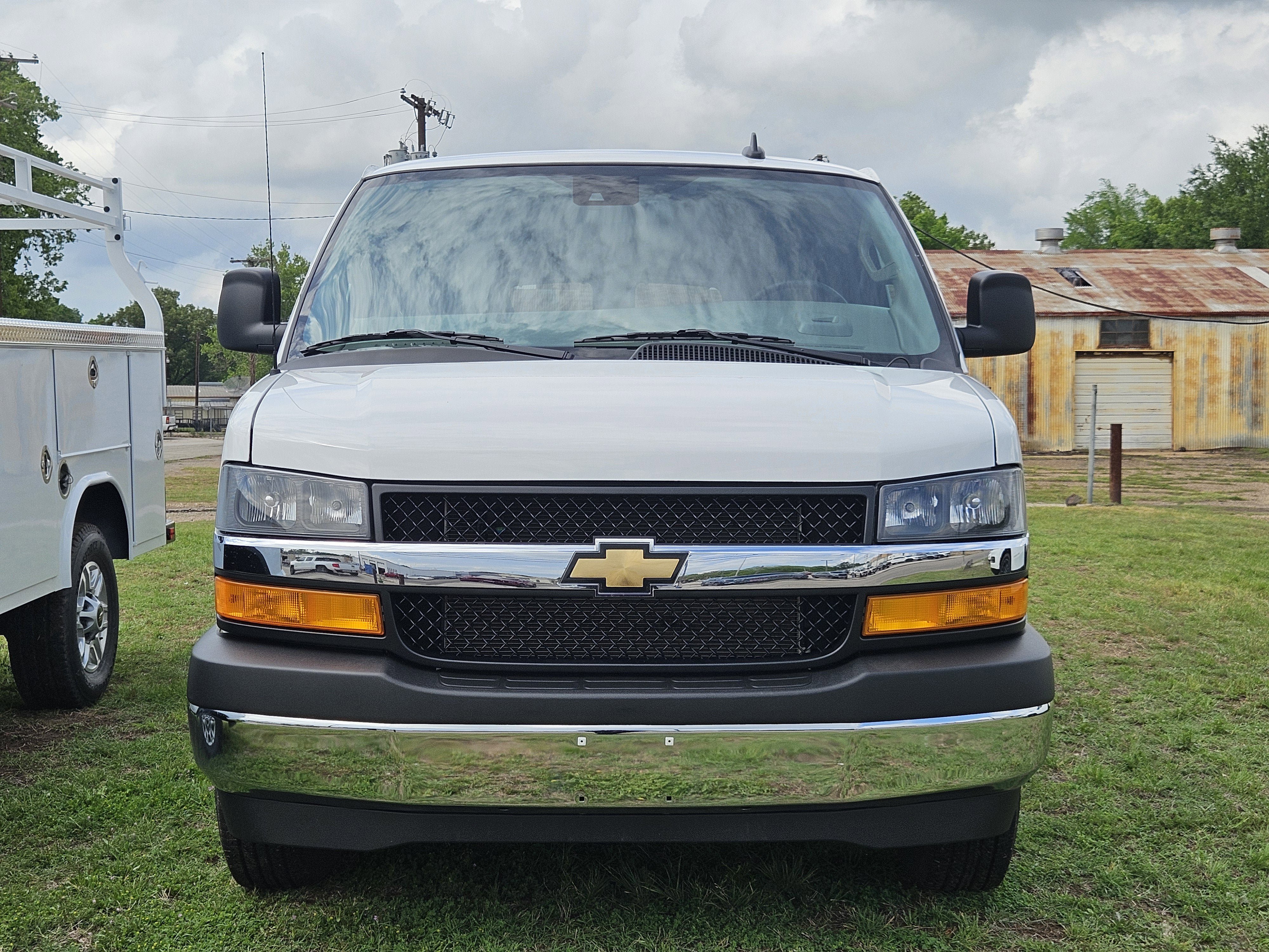 Used 2025 Chevrolet Express 3500 LT w/ LT Preferred Equipment Group RWD video 2