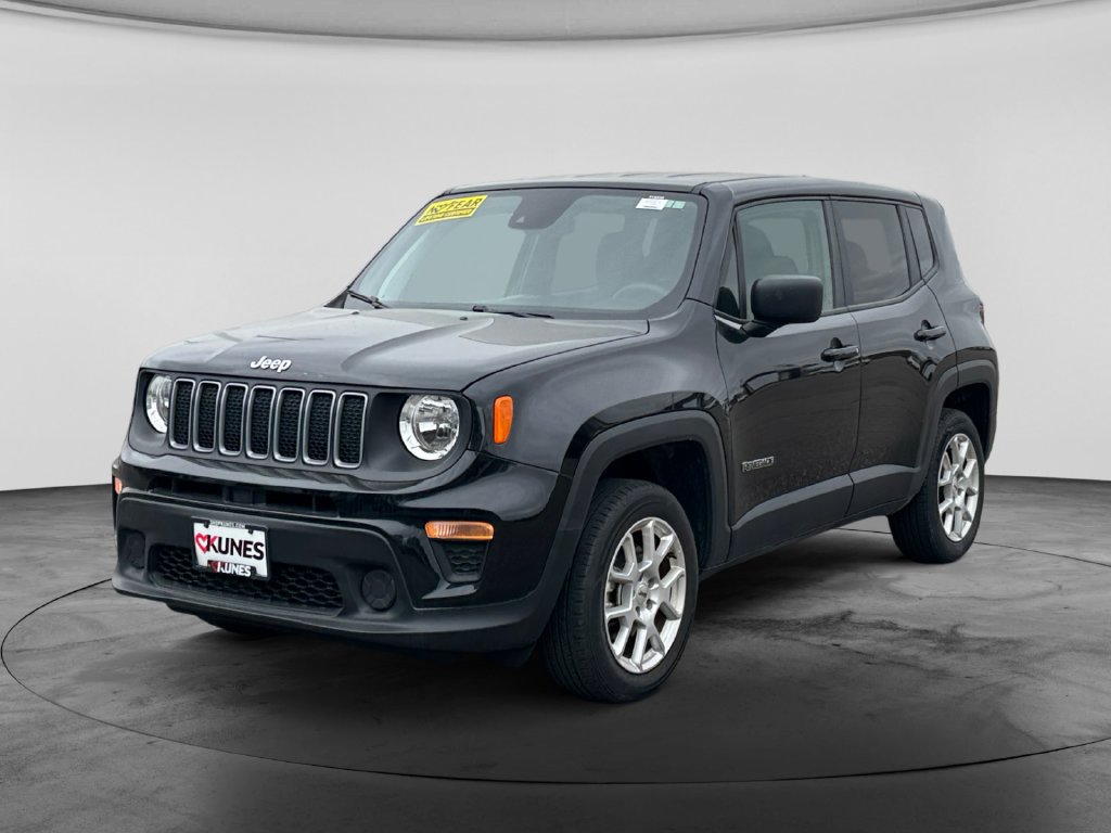 Used 2023 Jeep Renegade Latitude AWD/4WD image 3