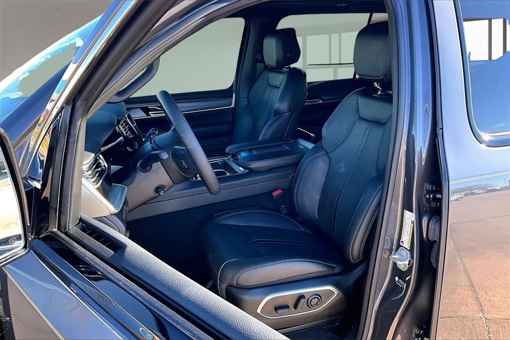 Used 2023 Jeep Wagoneer Series III w/ Premium Group I image 26