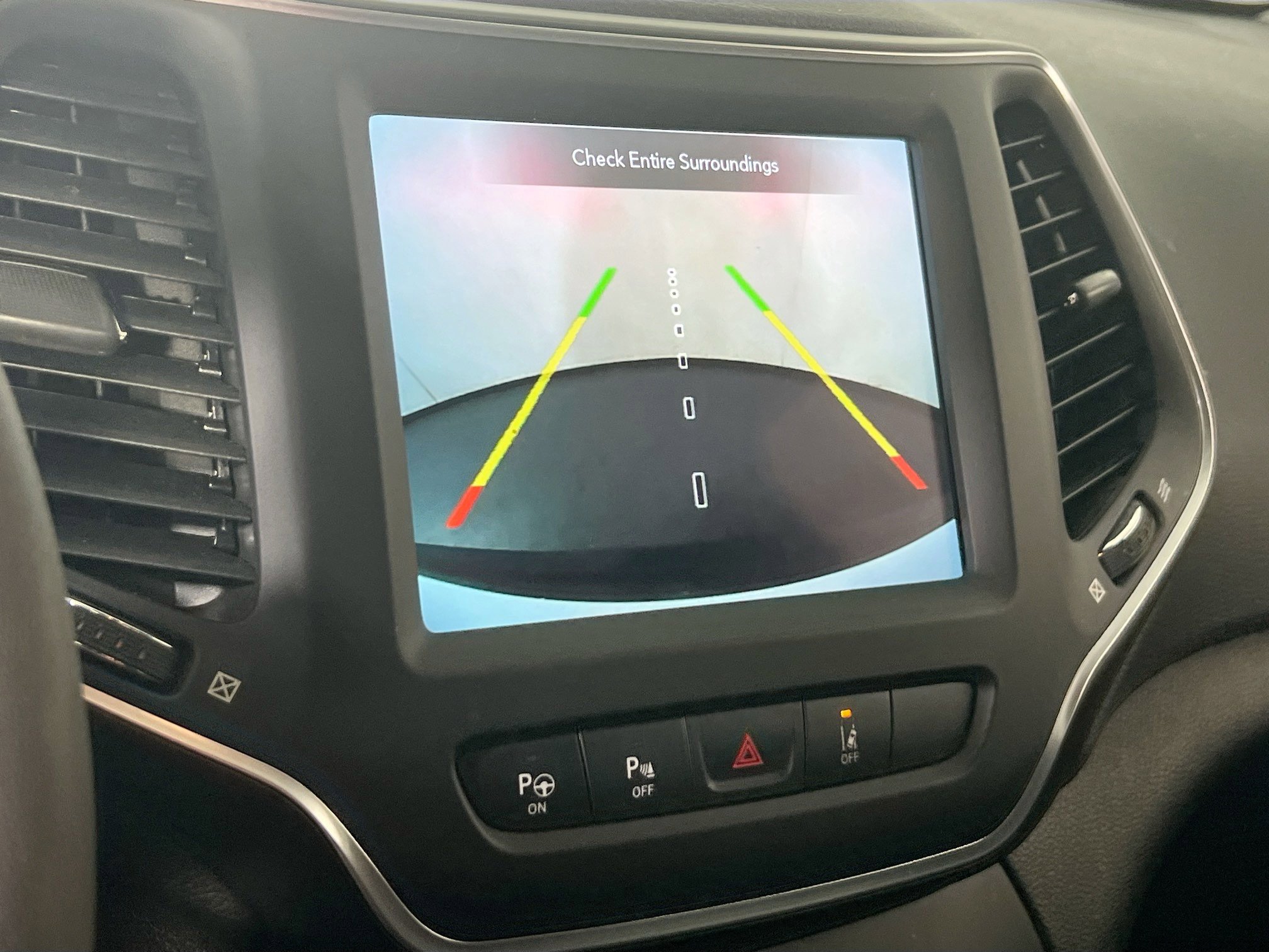 Used 2023 Jeep Cherokee Altitude Lux image 14