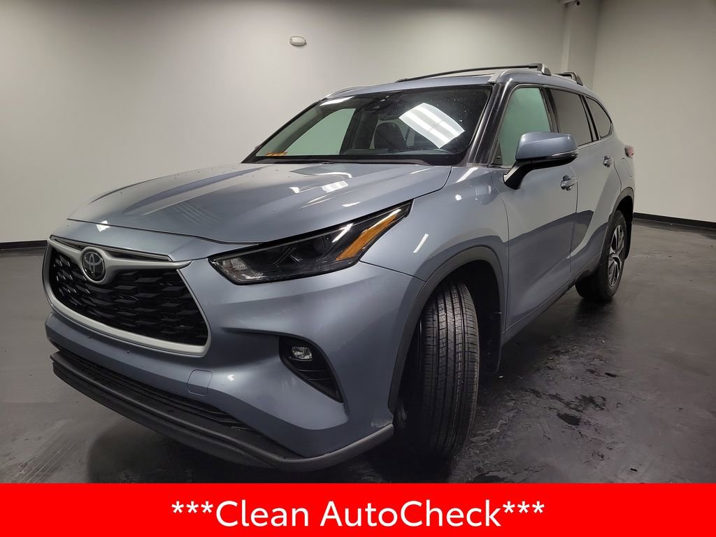 Used 2022 Toyota Highlander XLE image 4