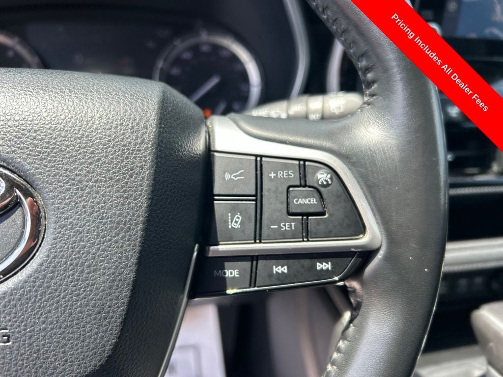 Used 2022 Toyota Highlander XSE FWD image 9