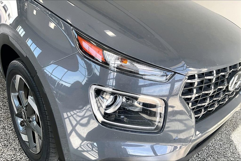 Used 2022 Hyundai Venue Limited FWD image 30