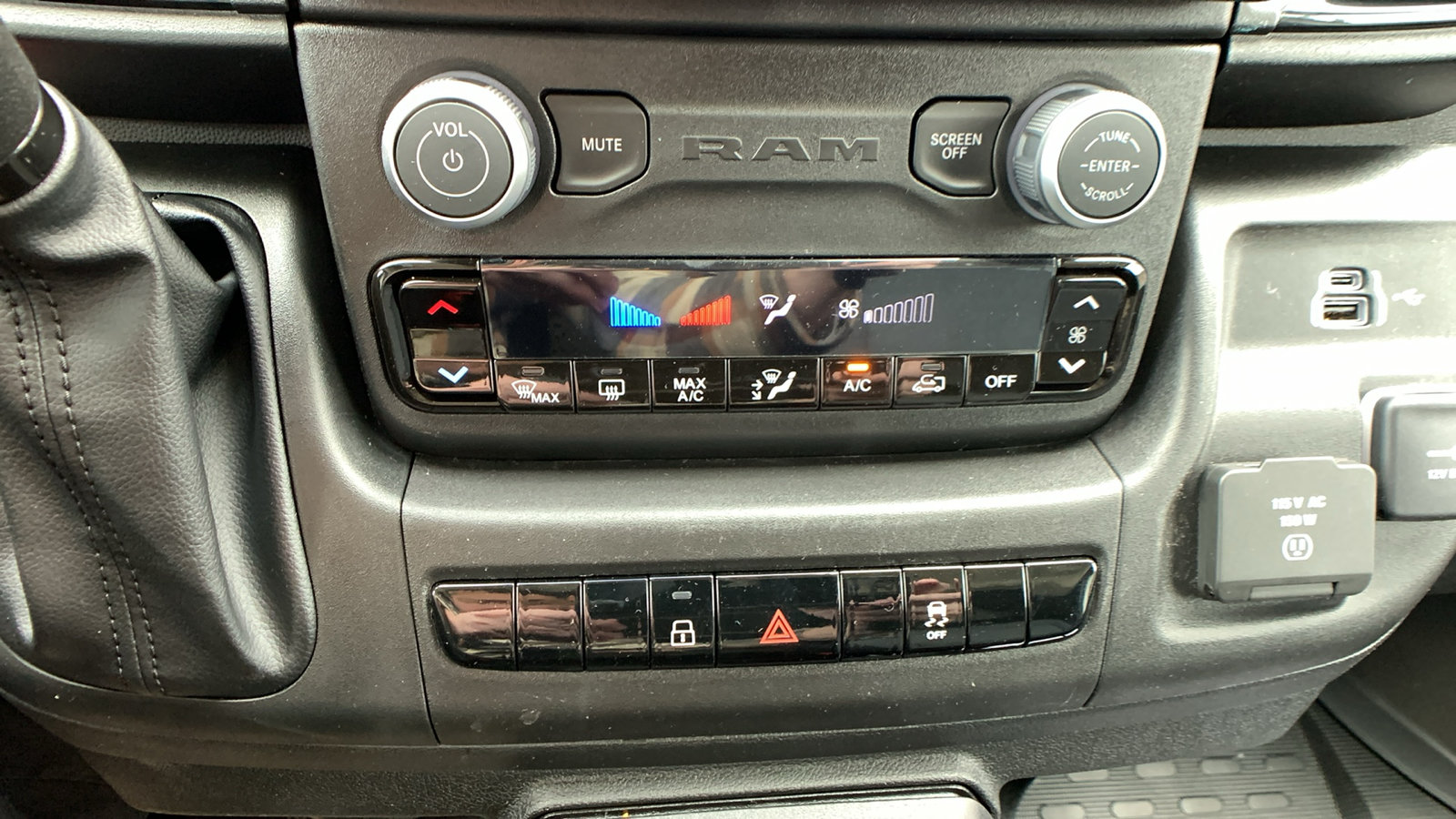 New 2026 RAM ProMaster 2500 w/ Premium Convenience Group FWD image 18