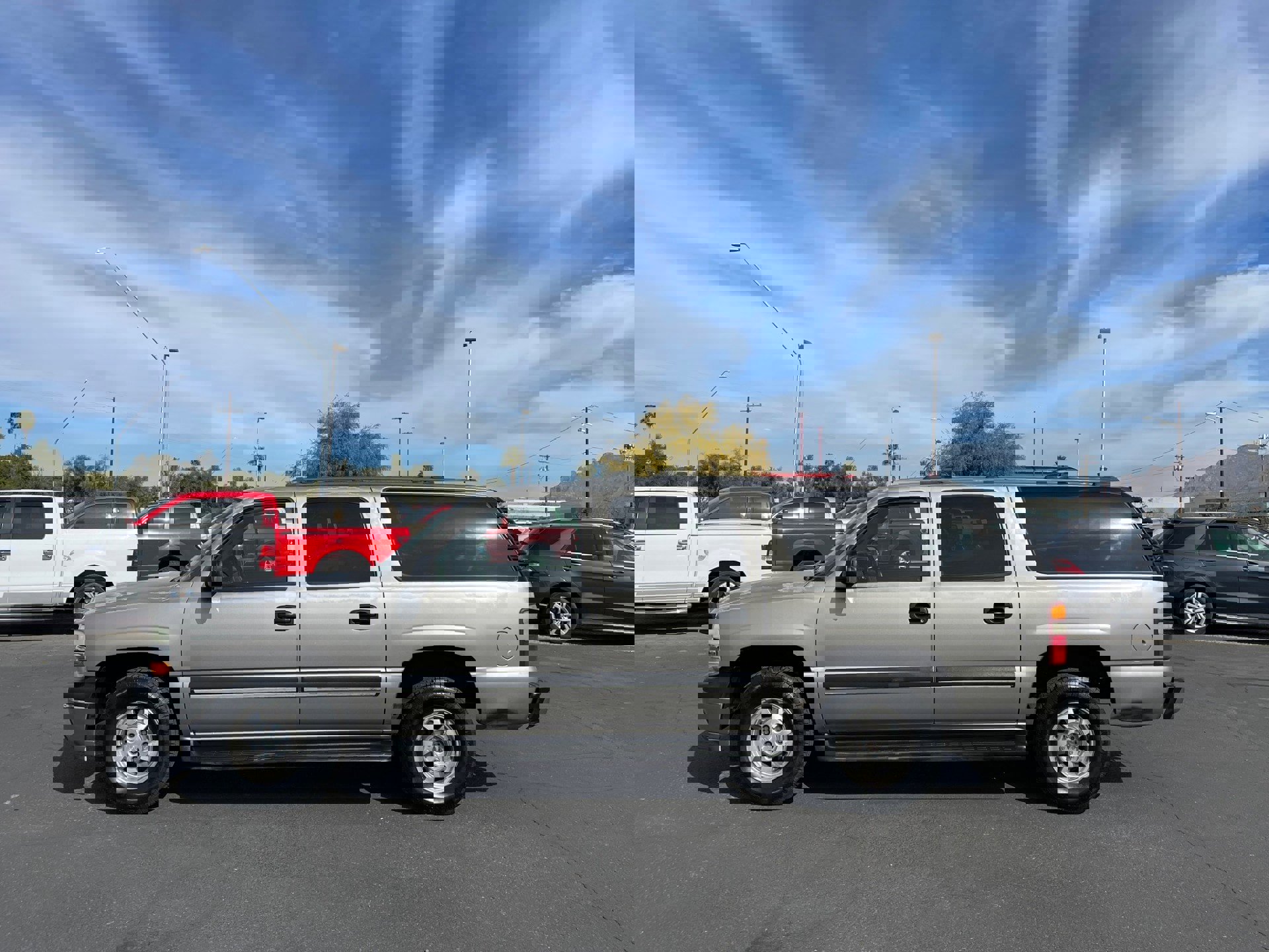 Used 2003 Chevrolet Suburban LS w/ LS Preferred Equipment Group image 2