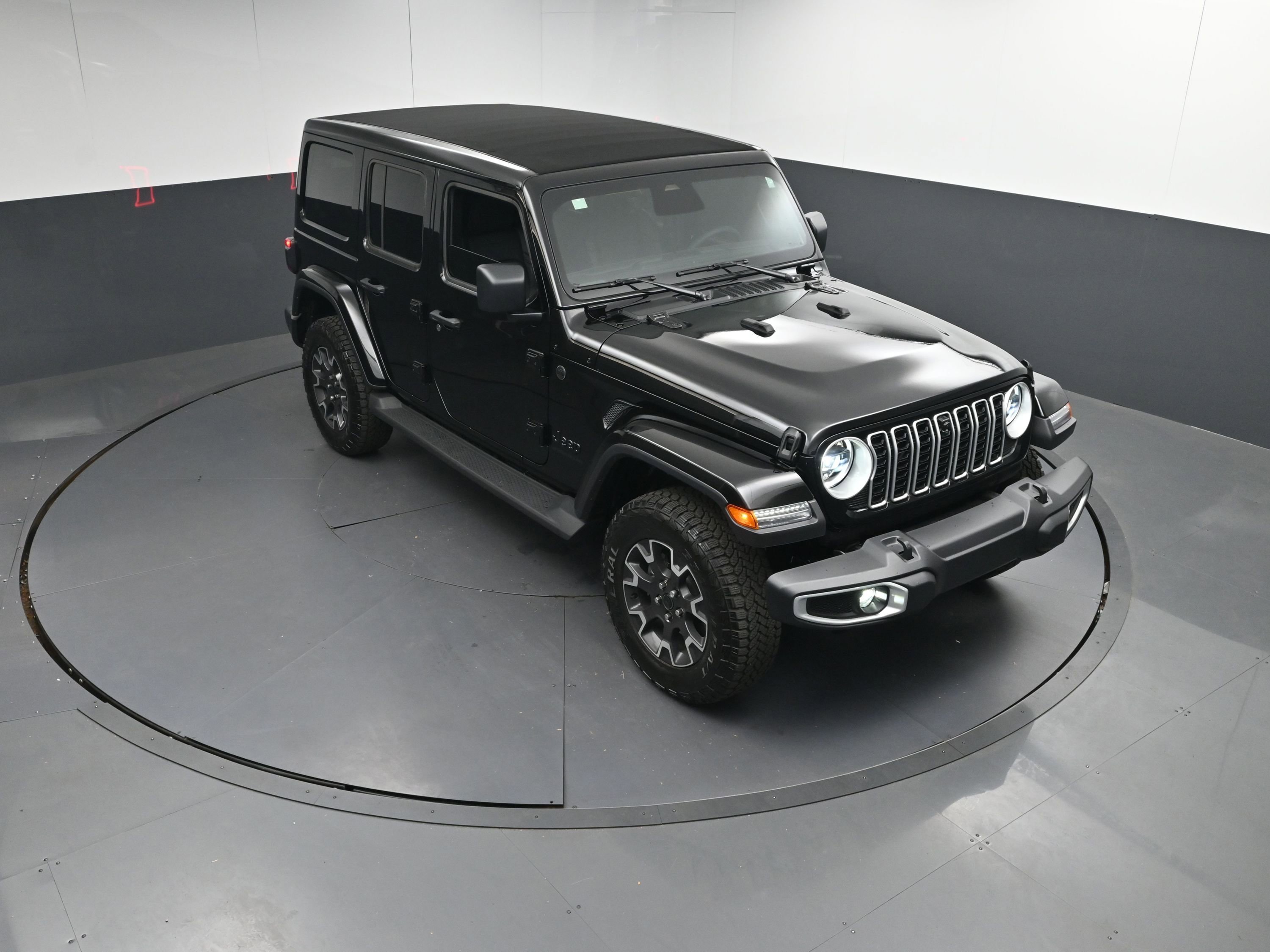 Used 2025 Jeep Wrangler Sahara image 38