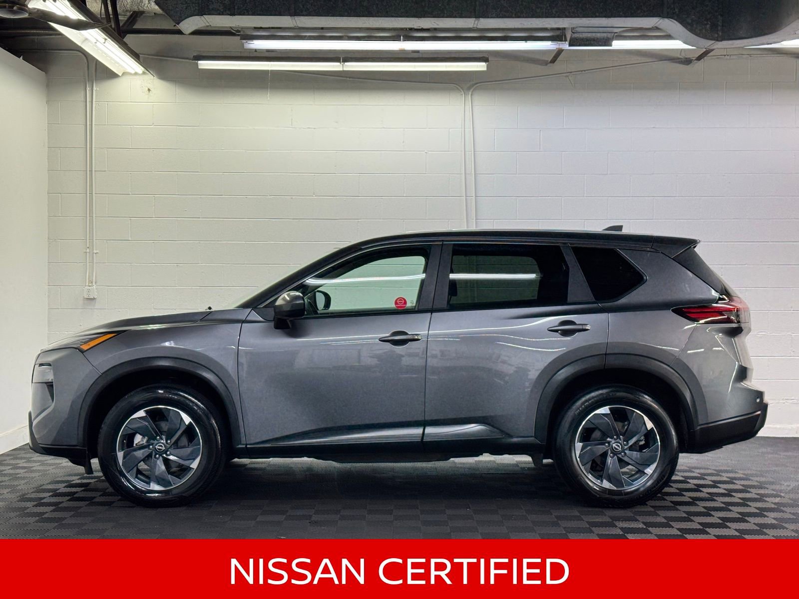 Certified 2025 Nissan Rogue SV image 4